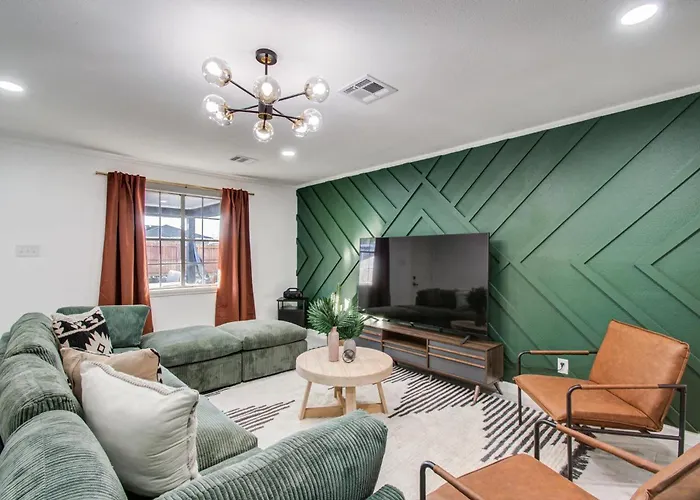 5-Bd 2-Ba Tranquil Retreat Ft Jacuzzi & Playground