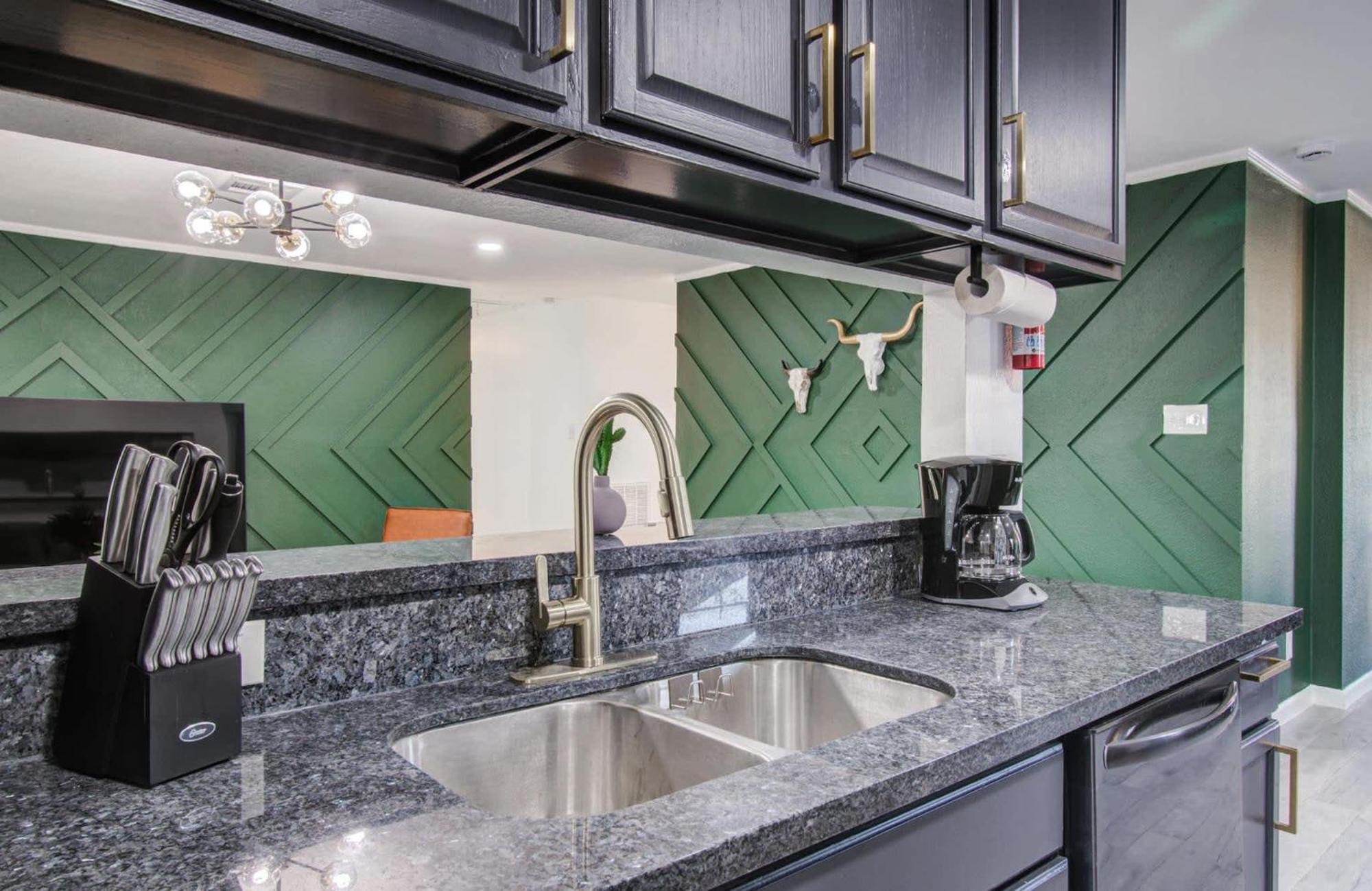 5-bd 2-ba Tranquil Retreat Ft Jacuzzi & Playground * Houston