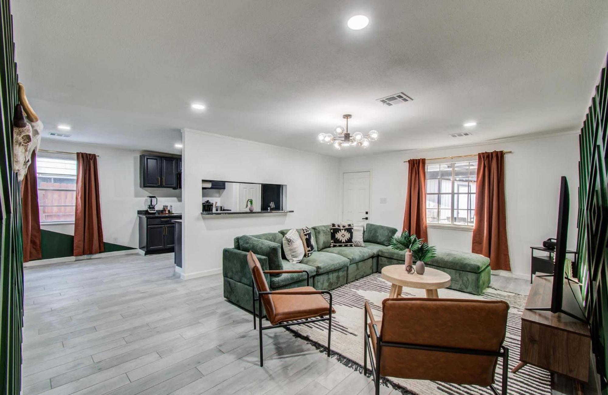 5-bd 2-ba Tranquil Retreat Ft Jacuzzi & Playground