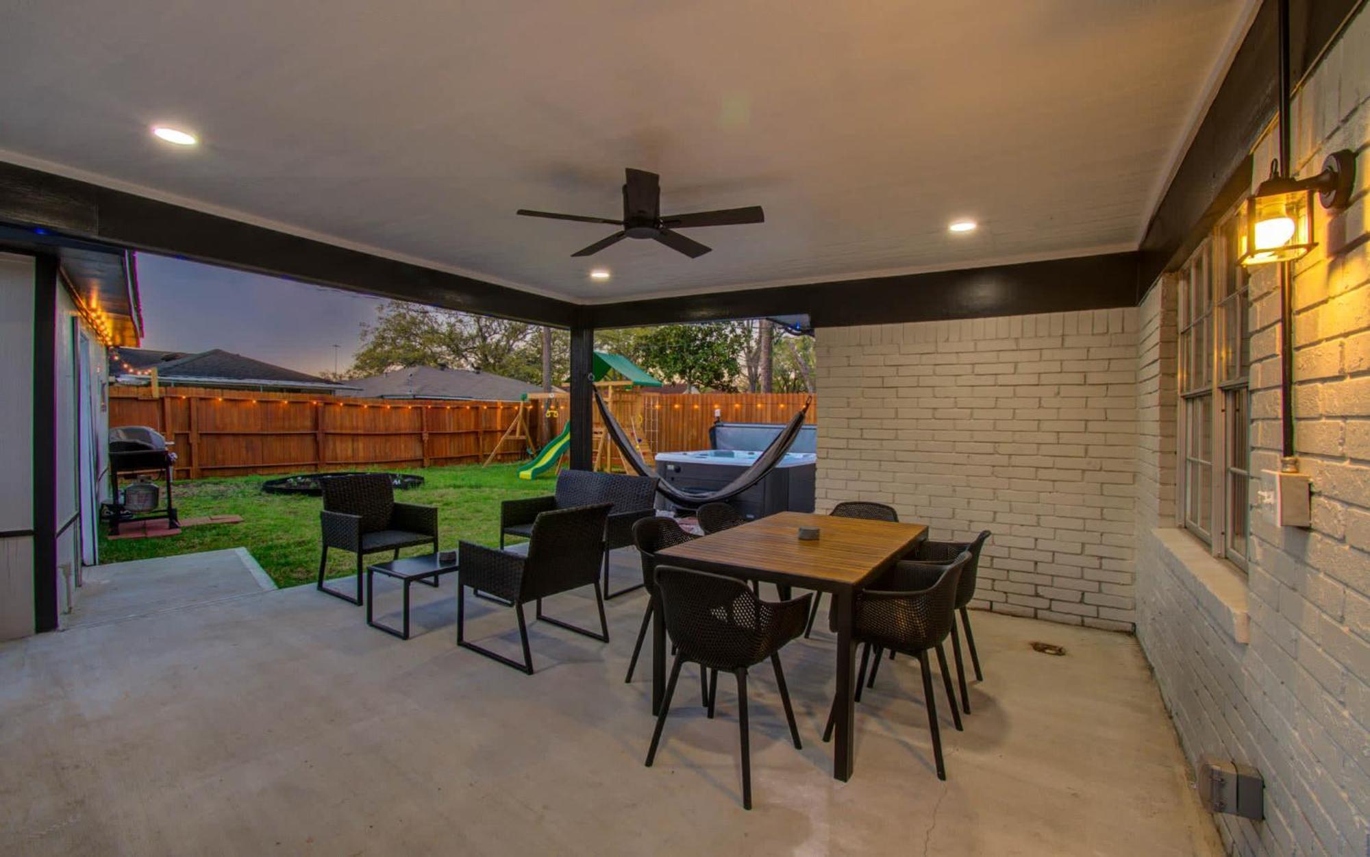 Holiday home 5-bd 2-ba Tranquil Retreat Ft Jacuzzi & Playground Houston