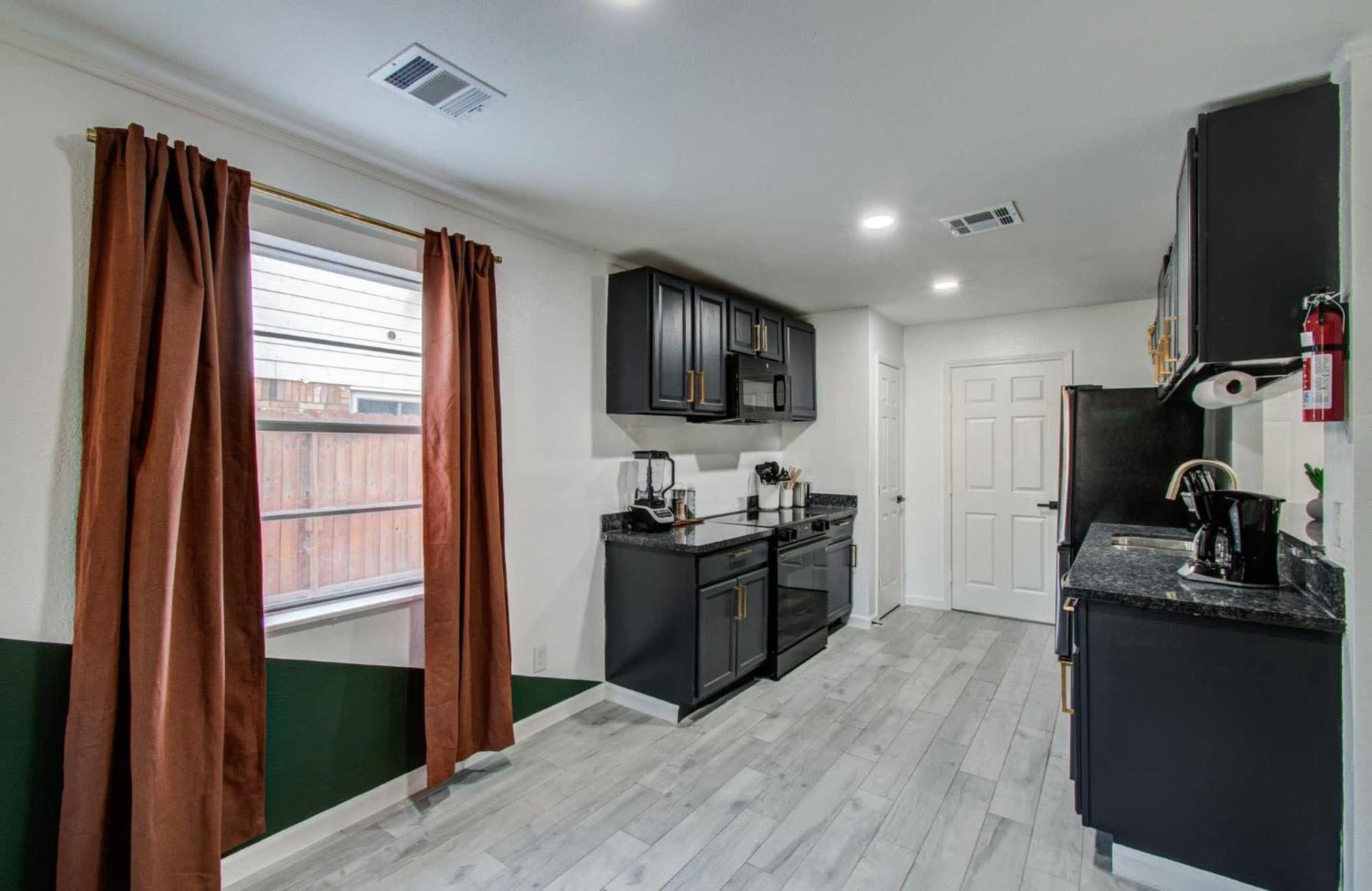 5-bd 2-ba Tranquil Retreat Ft Jacuzzi & Playground