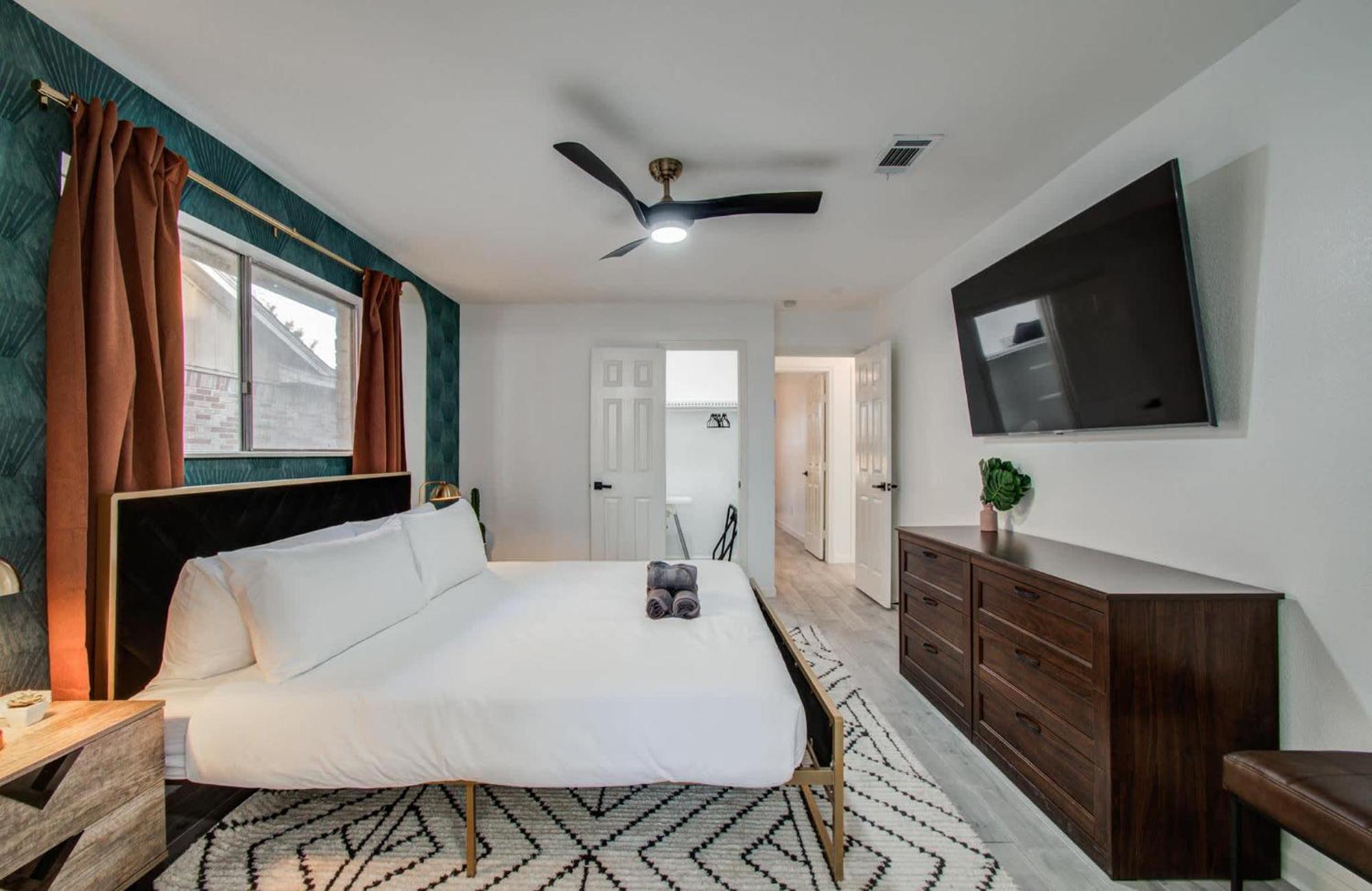 Holiday home 5-bd 2-ba Tranquil Retreat Ft Jacuzzi & Playground Houston