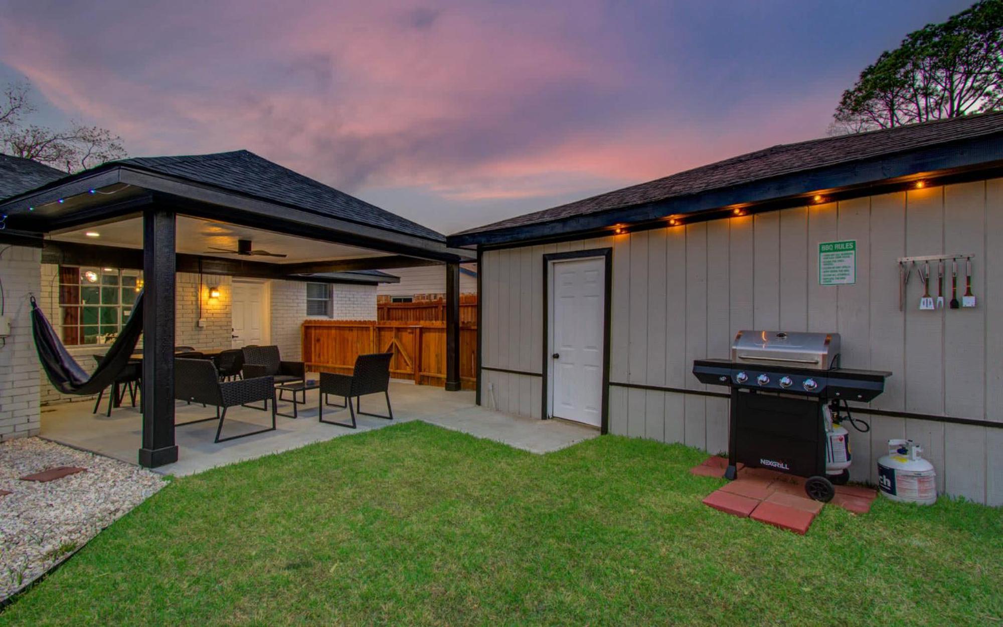 5-bd 2-ba Tranquil Retreat Ft Jacuzzi & Playground Houston
