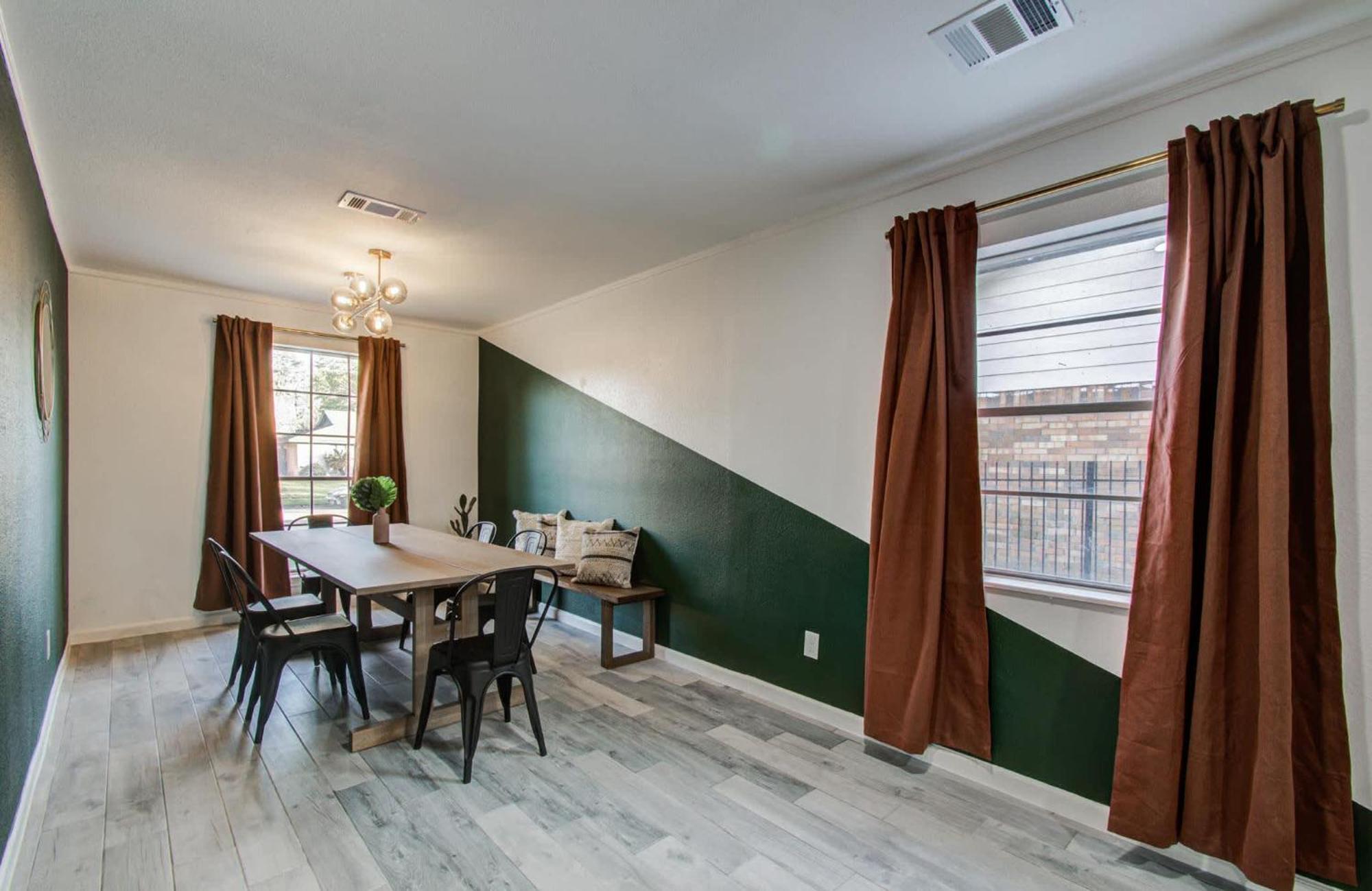 5-bd 2-ba Tranquil Retreat Ft Jacuzzi & Playground Holiday home