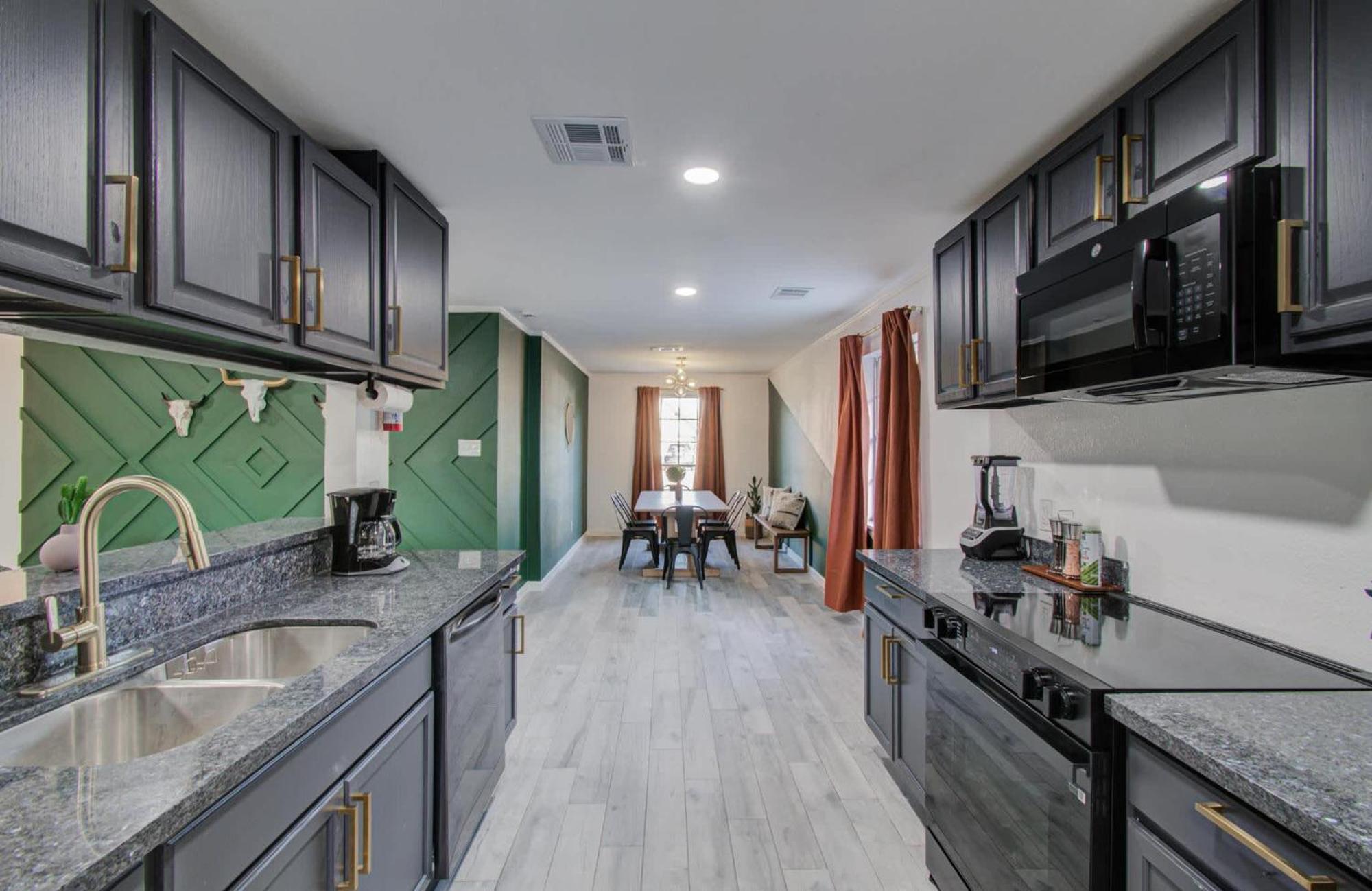 Holiday home 5-bd 2-ba Tranquil Retreat Ft Jacuzzi & Playground