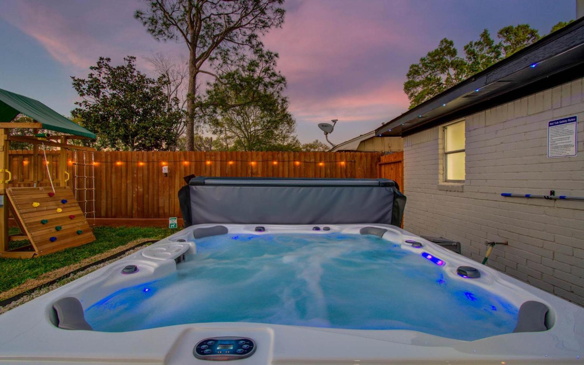 5-bd 2-ba Tranquil Retreat Ft Jacuzzi & Playground *