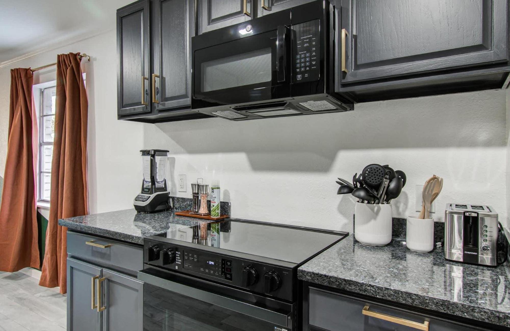 Holiday home 5-bd 2-ba Tranquil Retreat Ft Jacuzzi & Playground Houston