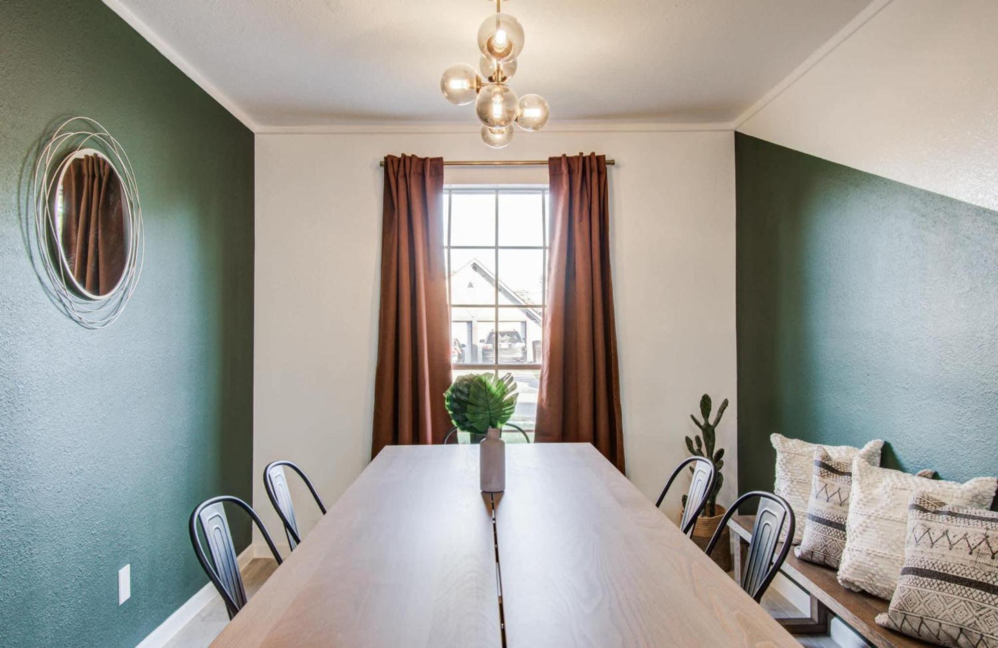 5-bd 2-ba Tranquil Retreat Ft Jacuzzi & Playground