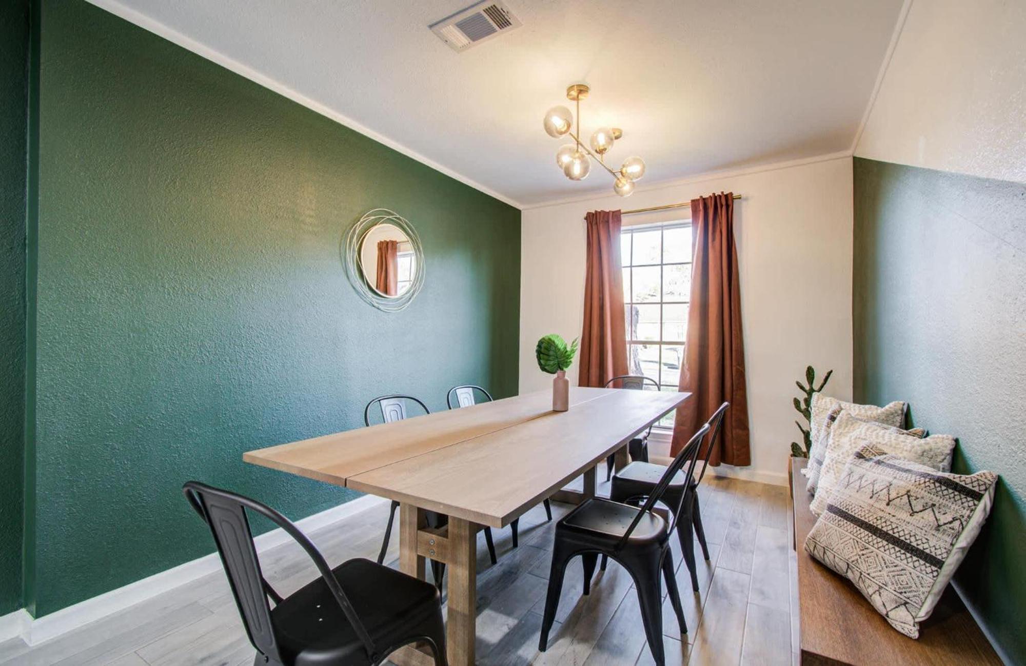 5-bd 2-ba Tranquil Retreat Ft Jacuzzi & Playground Holiday home *